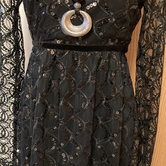 Girls Large dress - Picture 3 of 14